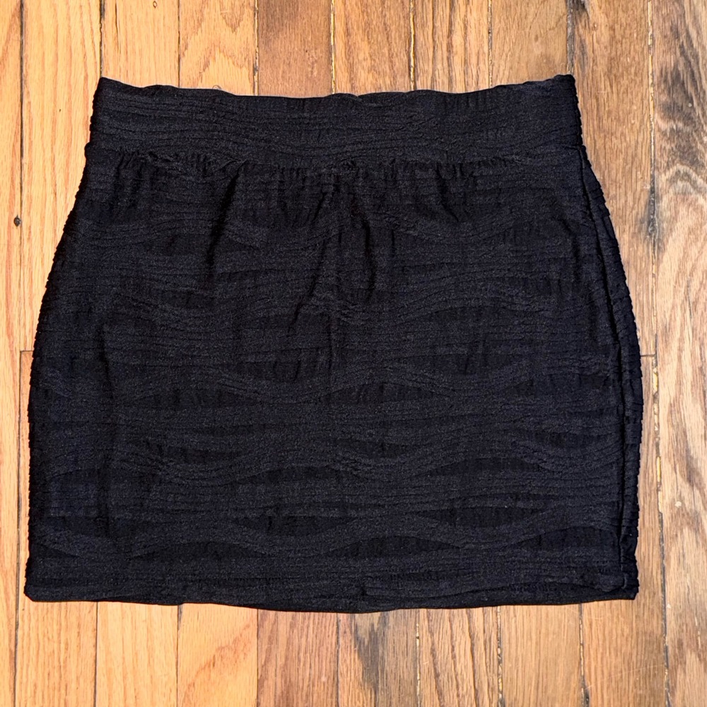 Urban Outfitters Sparkle & Fade M Black Stretch Knit Mini Skirt Wavy Pintuck